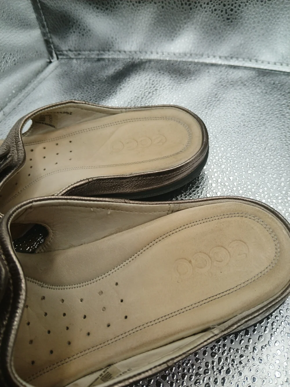 Ecco Bronze Floral Thong Sandals Women's Size 39/8-8.5